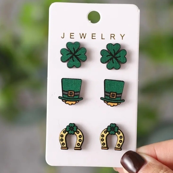 3 Pairs St Patrick's Day NIP Hats Clover Horseshoe Wooden Stud Post Earrings - Picture 5 of 5